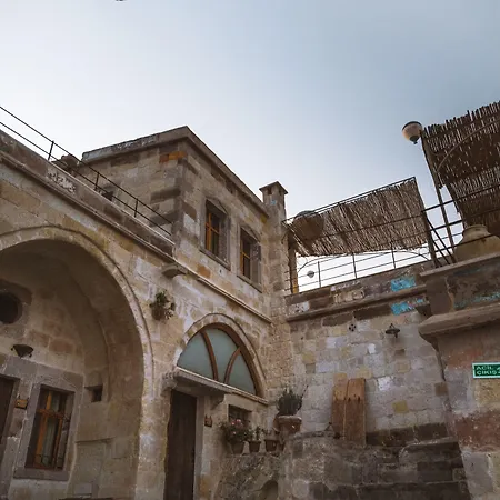 فندق Seki Cave 3*