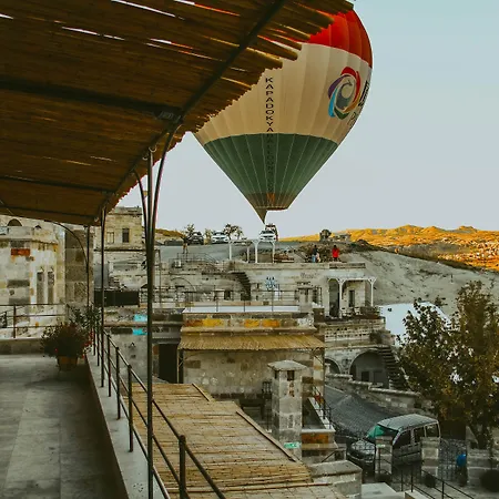 Hotel Seki Cave Hotel, Wake Up To Hot Air Balloons Göreme
